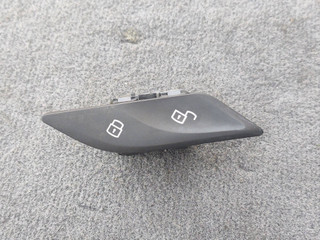 Кнопка блокировки двери BMW M5 F90 2019, 4.4 л., i, S63 B44 B, бензин, АКПП, седан, полный привод, правый руль, 9860545