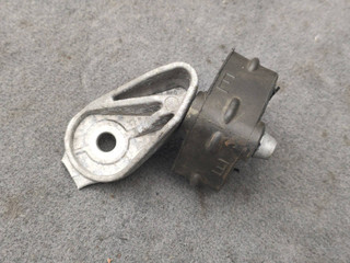 кронштейн глушителя BMW M8 F91/92 F91 2020, 4.4 л., i, S63 B44 B, бензин, АКПП, 490, кабриолет, полный привод, правый руль, 7616850, 8582062
