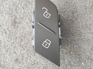 кнопка центрального замка BMW M8 F91/92 F91 2020, 4.4 л., i, S63 B44 B, бензин, АКПП, 490, кабриолет, полный привод, правый руль, 7950562