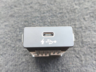 разъем AUX / USB BMW 4 серия G22/G23 G22 2021, 2.0 л., B47 D20 B, дизель, 8711939
