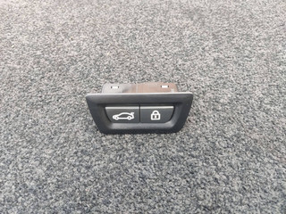 кнопка открытия багажника BMW X3 M F97 2019, 3.0 л., S58B30A, бензин, АКПП, внедорожник 5 дв., полный привод, 9275121