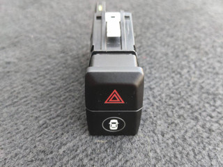 кнопка аварийной сигнализации BMW X4 M F98 2019, 3.0 л., S58B30A, бензин, АКПП, внедорожник 5 дв., полный привод, правый руль, 61316993055, 6993055