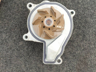 помпа BMW X1 F48 2016, 1.8 л., дизель, 6МКПП, 668, внедорожник 5 дв., полный привод, правый руль