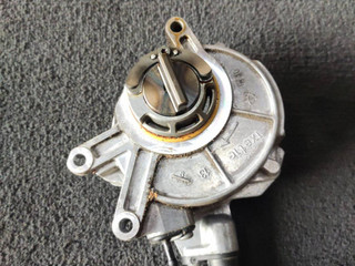 насос вакуумный BMW 7 серия F01/F02 2011, 4.4 л., N63 B44 A, бензин, АКПП, седан, 8605976