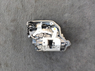 замок двери передней правой BMW X1 F48 2018, 2.5 л., дизель, АКПП, внедорожник 5 дв., 51217281936, 7281936