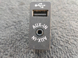 разъем AUX / USB BMW i3 L01 I01 2014, 0.6 л., бензин, электро, задний привод, правый руль, 9266607