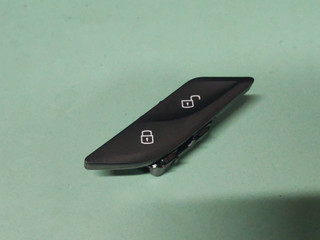 Кнопка блокировки двери BMW M5 F90 2020, 4.4 л., S63 B44 B, бензин, АКПП, седан, полный привод, правый руль, 9860545