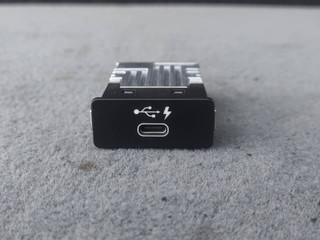 разъем AUX / USB BMW M8 F91/92 F91 2020, 4.4 л., i, S63 B44 B, бензин, АКПП, 490, кабриолет, полный привод, правый руль, 8711939