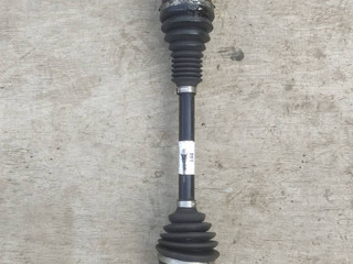 полуось передняя левая (приводной вал, ШРУС) BMW X5 F15 (2013 - 2018), 4.0 л., гибрид, АКПП, a52, внедорожник 5 дв., полный привод, правый руль, 7622913