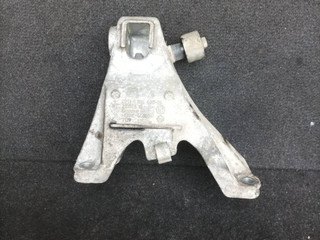 кронштейн двигателя BMW 3 серия F30/F31/F34 [рестайлинг] F30 2015, 3.0 л., N57 D30 A, дизель, АКПП, a300, седан, полный привод, правый руль, 6870608