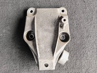 кронштейн двигателя BMW 7 серия F01/F02 2011, 3.0 л., дизель, АКПП, седан, 6777623