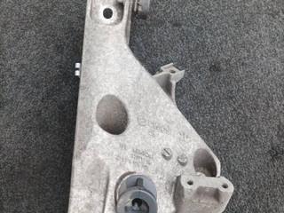 кронштейн двигателя BMW X5 F15 2016, 3.0 л., N57 D30 A, дизель, АКПП, a52, внедорожник 5 дв., полный привод, правый руль, 6859785
