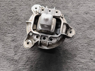 подушка крепления двигателя BMW 5 серия F07/F10/F11 2010, 3.0 л., N55 B30 A, бензин, АКПП, хетчбэк 5 дв., 6786528