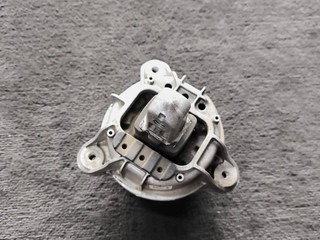 подушка крепления двигателя BMW 5 серия F07/F10/F11 2010, 3.0 л., N55 B30 A, бензин, АКПП, хетчбэк 5 дв., 6777365