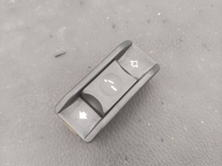 кнопка открывания люка BMW 7 серия E38 [рестайлинг] E38 2001, 3.0 л., дизель, АКПП, внедорожник 5 дв., 6907288