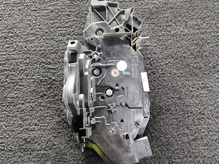 замок двери задней левой BMW 1 серия F40 2020, 2.0 л., B48A20E, бензин, АКПП, белый, хетчбэк 5 дв., полный привод, 7956151