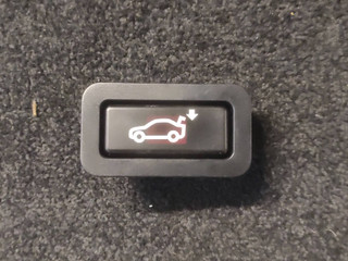 кнопка открытия багажника BMW X5 E70 [рестайлинг] E70 2013, 5.0 л., дизель, АКПП, внедорожник 5 дв., полный привод, 8375580