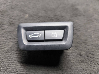 кнопка открытия багажника BMW X6 E71 [рестайлинг] E71 2013, 5.0 л., дизель, АКПП, 475, внедорожник 5 дв., полный привод, 9275121