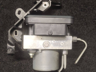 блок ABS Tesla Model Y 1 поколение 2023, электро, внедорожник 5 дв., полный привод, 0515026, TG32309800ON0A, 1188741-50-A, 1044745-00-B