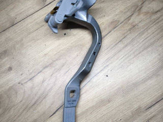 петля крышки багажника BMW X4 M F98 2021, 3.0 л., S58B30A, бензин, АКПП, donington grau (c28), внедорожник 5 дв., полный привод, 7424414