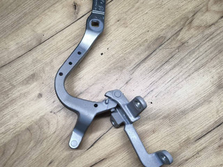 петля крышки багажника BMW X4 M F98 2021, 3.0 л., S58B30A, бензин, АКПП, donington grau (c28), внедорожник 5 дв., полный привод, 7424413