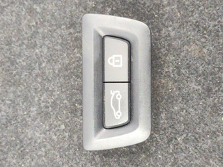 кнопка открытия багажника BMW 8 серия G14/G15 G16 2021, 4.0 л., бензин, АКПП, с36, седан, задний привод, 9275121