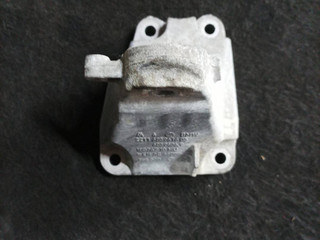кронштейн двигателя BMW 2 серия F22/F23 F22 2015, 1.5 л., B38 B15 A, бензин, МКПП, купе, 6859406, 6859416