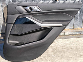 обшивка двери задняя правая BMW X5 G05 2021, 4.0 л., B58B30C, гибрид, АКПП, 475 black-sapphire metallic, внедорожник 5 дв., полный привод