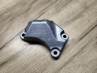 кронштейн КПП BMW 3 серия G20 2021, 3.0 л., i, B58B30, бензин, АКПП, универсал, полный привод, правый руль, 6861570, 6860542