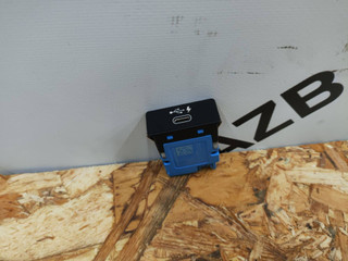 разъем AUX / USB BMW Z4 G29 2020, 2.0 л., B48 B20 B, бензин, АКПП, san francisco rot metallic (c34), родстер, задний привод, 8711939