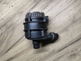 насос антифриза дополнительный BMW 2 серия G42 2022, 3.0 л., B58B30, бензин, АКПП, купе, полный привод, 8651288