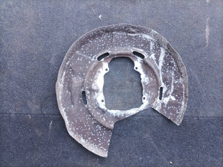 защитный кожух тормозного механизма BMW 7 серия F01/F02 F01 2009, 3.0 л., N57 D30 A, дизель, АКПП, задний привод, 6775267