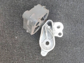 кронштейн глушителя BMW M8 F91/92 F93 2020, 4.4 л., S63 B44 B, бензин, АКПП, седан, полный привод, 7616850, 8599159