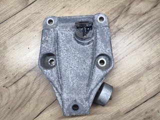 кронштейн двигателя BMW 6 серия F06/F12/F13 F13 2012, 4.0 л., дизель, a82, купе, задний привод, 6777623