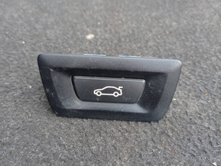 кнопка открытия багажника BMW X2 F39 2018, 2.0 л., дизель, МКПП, внедорожник 5 дв., передний привод, 61319275119