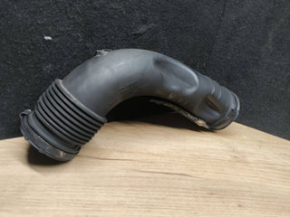 патрубок турбины BMW X5 F15 2014, 4.0 л., дизель, АКПП, rubinschwarz metallic (x03), внедорожник 5 дв., полный привод, 13718512381
