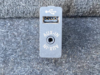 разъем AUX / USB BMW X5 F15 2015, 3.0 л., N57 D30 A, дизель, a96, внедорожник 5 дв., полный привод, 9266607