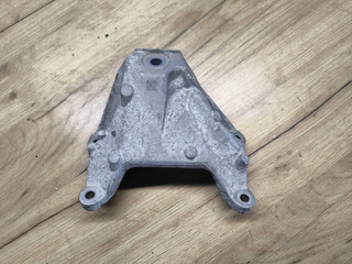кронштейн двигателя BMW 4 серия G22/G23 G23 2022, 3.0 л., B57 D30 B, дизель, АКПП, a300, кабриолет, задний привод, 6887476, 6884476