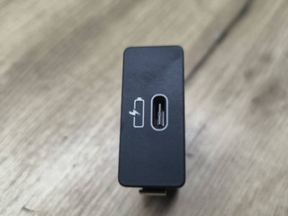 разъем AUX / USB BMW M2 G87 2023, 3.0 л., S58B30A, бензин, АКПП, купе, задний привод, 84105A84161, 5A84161