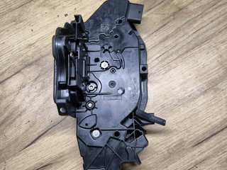 замок двери передней правой BMW M2 G87 2023, 3.0 л., S58B30A, бензин, АКПП, купе, задний привод, 7445050, 51217445050