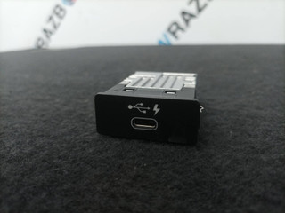 разъем AUX / USB BMW X5 G05 2019, 5.0 л., дизель, АКПП, 475, внедорожник 5 дв., полный привод, правый руль, 8711939