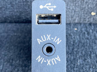 разъем AUX / USB BMW 2 серия Gran Tourer F46 2017, 1.5 л., B37 C15 A, дизель, МКПП, 668, минивэн, передний привод, 9266607