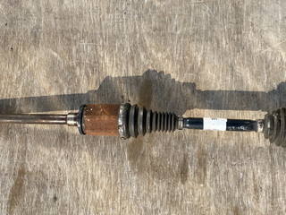полуось передняя правая (приводной вал, ШРУС) BMW X5 F15 2014, 4.0 л., дизель, АКПП, rubinschwarz metallic (x03), внедорожник 5 дв., полный привод, 7629880