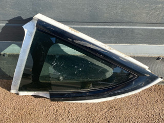 стекло кузовное боковое левое Tesla Model 3 1 поколение 2022, электро, задний привод, правый руль
