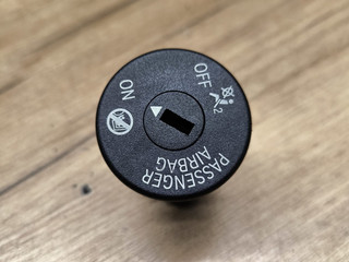 замок подушки безопасности BMW 4 серия F32/F33 [рестайлинг] F33 2018, 3.0 л., бензин, АКПП, кабриолет, задний привод, 61319326501, 9326501