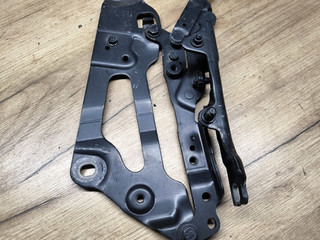 петля капота левая BMW 5 серия F07/F10/F11 [рестайлинг] 2013, 3.0 л., N57 D30 A, дизель, АКПП, задний привод, 7046323