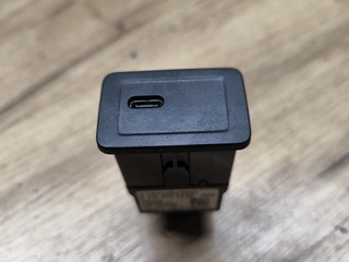 разъем AUX / USB Mercedes-Benz Sprinter W907/W910 W910 2022, 2.0 л., OM 654.920, дизель, 6МКПП, микроавтобус, передний привод, 2478207802, A2478207802