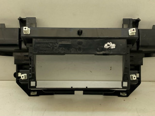 крепление магнитолы Mercedes-Benz Sprinter W907/W910 W910 2022, 2.0 л., OM 654.920, дизель, 6МКПП, микроавтобус, передний привод, A9108270600, 9108270600
