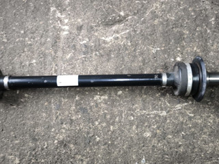 полуось задняя (приводной вал, ШРУС) BMW 7 серия G11/G12 G11 2017, 4.0 л., дизель, x03 rubin-metallic black, седан, полный привод, 8639465