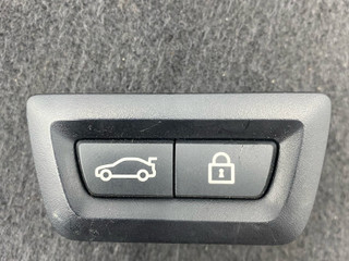 кнопка открытия багажника BMW 8 серия G14/G15 G15 2019, 4.0 л., дизель, купе, полный привод, 9275121